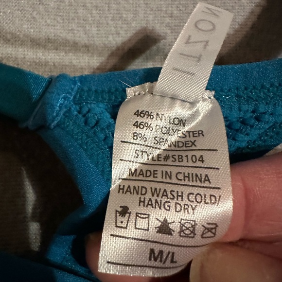 Padded sports bra sz M/L adjustable straps - Picture 4 of 4